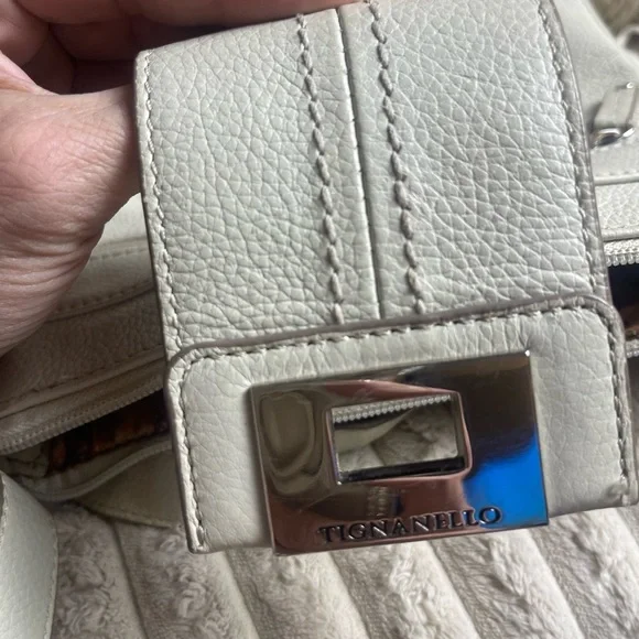 Tignanello White Leather Bag with Silver Lock​ - Picture 11 of 11